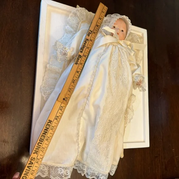 Marie Shay Beautiful Christening Porcelain Doll Full Gown 2 Pillows Vintage - Picture 16 of 16